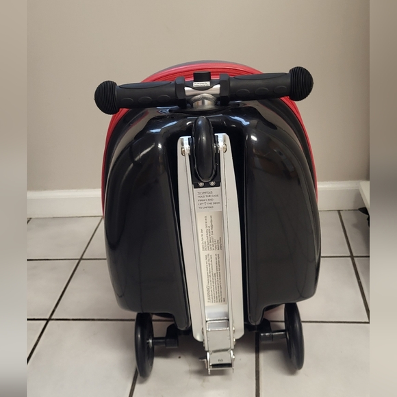 Kids Ride-On Suitcase - Picture 2 of 5